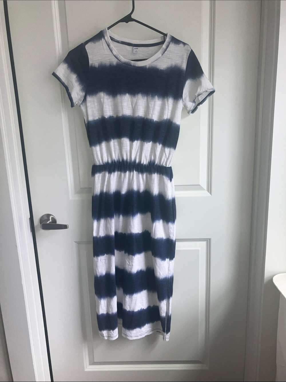 Old Navy Navy and White Tie-Dye Short Sleeve Midi Dress